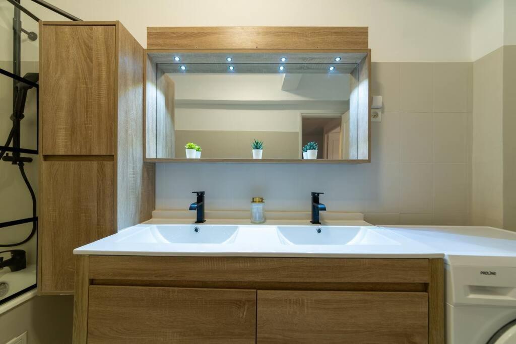Elegant T3 Le Petit Palais Avignon Apartment Bagian luar foto
