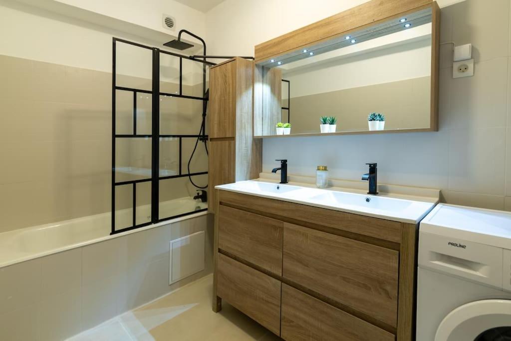Elegant T3 Le Petit Palais Avignon Apartment Bagian luar foto